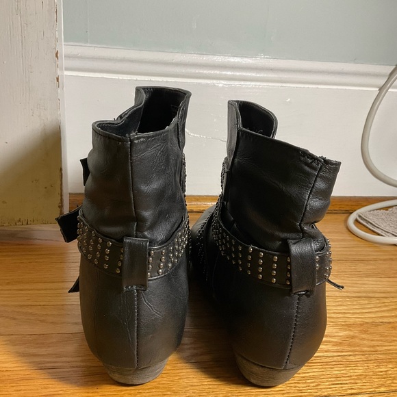 Low black boots with studded straps - Picture 3 of 7